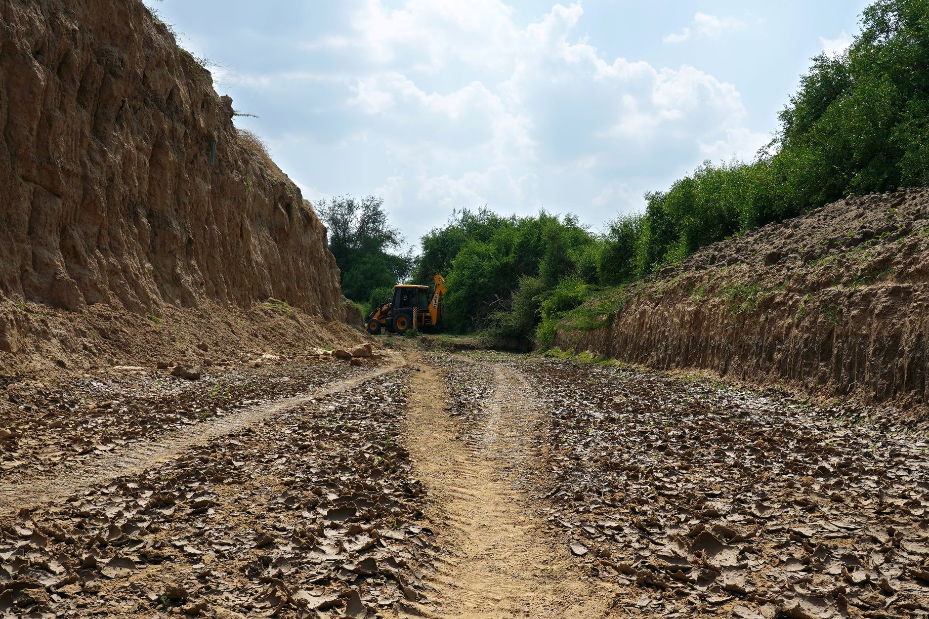 Featured image for the article: Engineer dies after earthmover hits motorcycle near Moulsary Avenue Metro