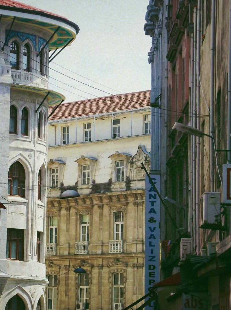 Taksim'den Pera'ya: Beyoğlu ve Levanten Mirası