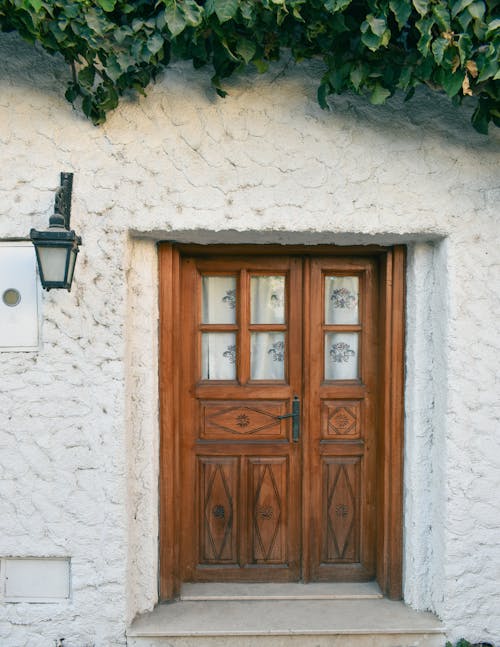Darmowe zdjęcie z galerii z drewniane drzwi, drzwi, pionowy strzał