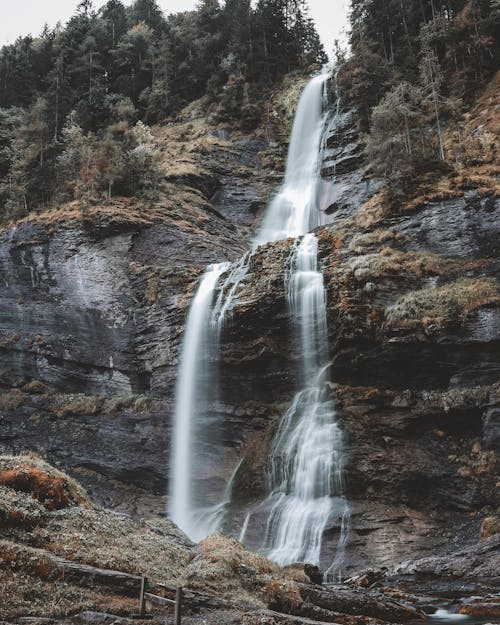 Cascada En Las Montañas