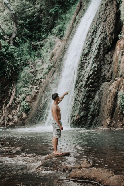 Air Terjun Way Tayas: Menyegarkan Diri di Tengah Hutan Air Terjun Way Tayas: Menyegarkan Diri di Tengah Hutan