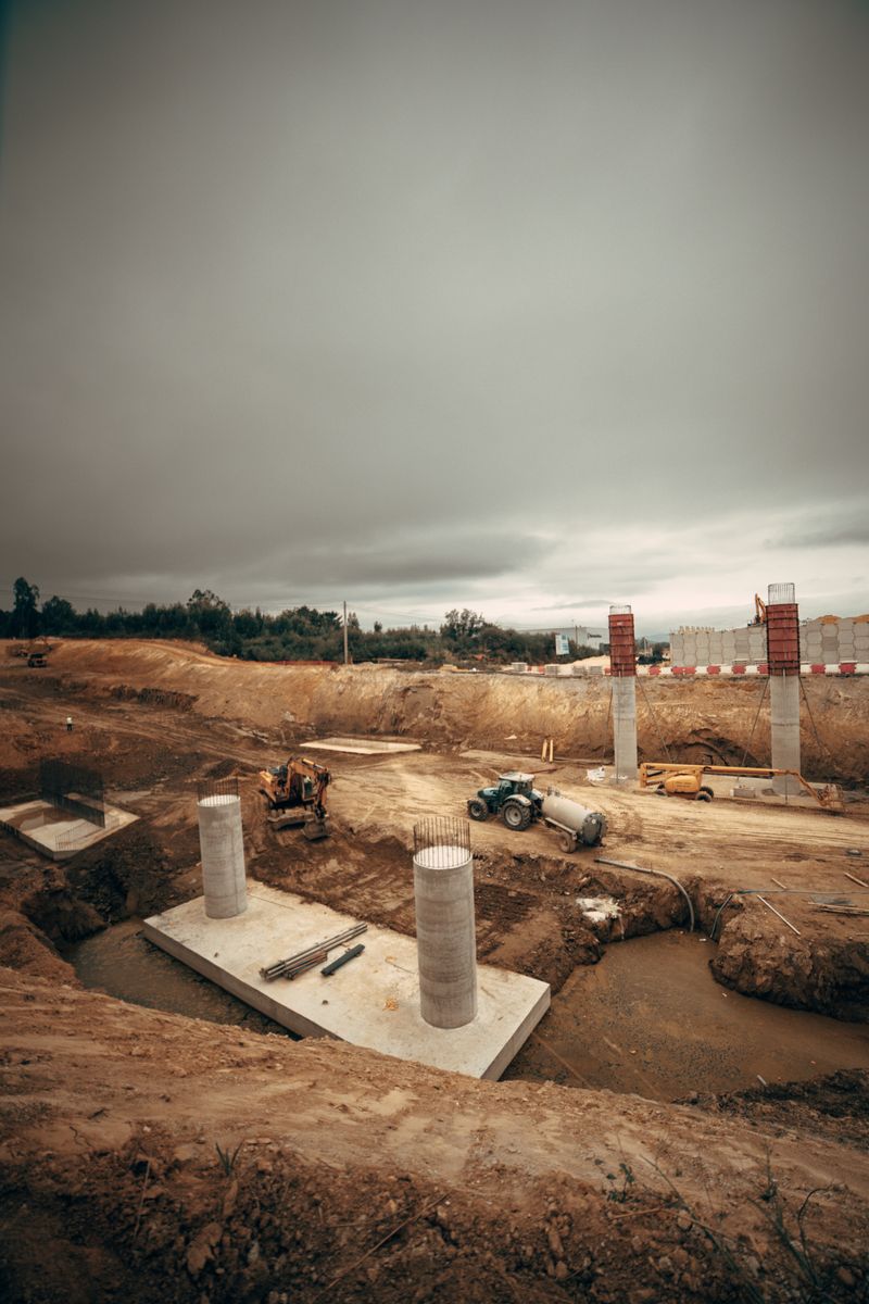 View of a construction site in Espíritu Santo, GA, Spain under an overcast sky.