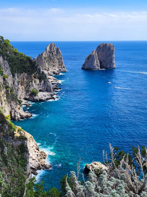 Бесплатное стоковое фото с вертикальный выстрел, голубое море, морской пейзаж