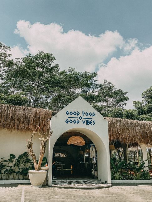 Inviting café entrance with text 'Good Food, Good Vibes' in Rockhills Batu, Indonesia.