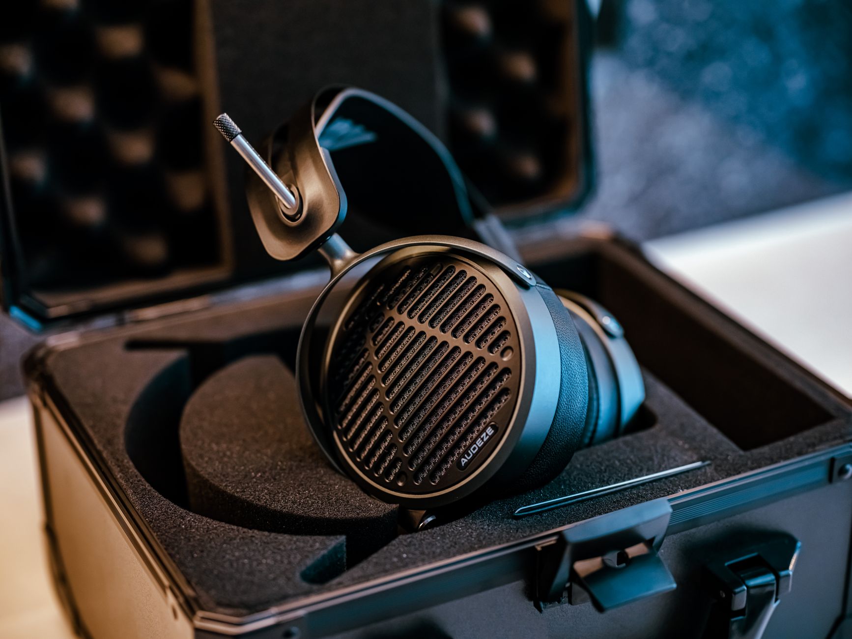 These $899 Headphones Claim to Compensate for Hearing Loss – A Tinnitus Test