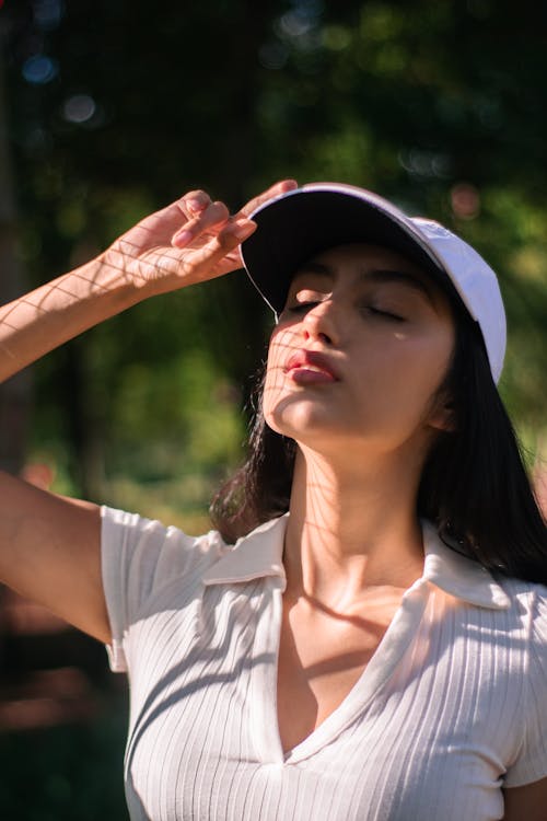 Foto d'estoc gratuïta de bonic, dona, gorra