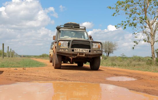 safari land cruiser