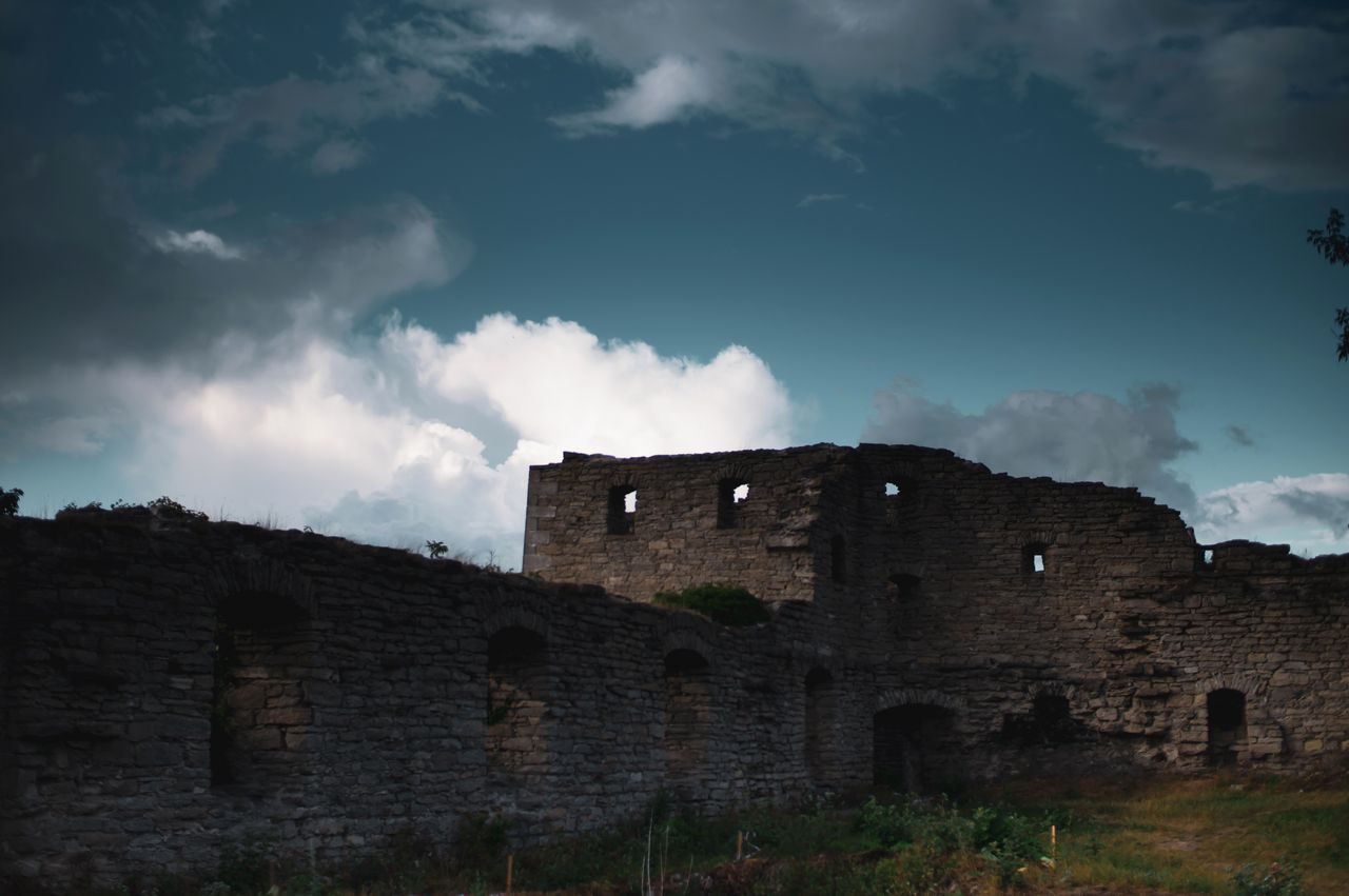 capture of ancient castle ruins with a dramatic cloudy sky showcasing