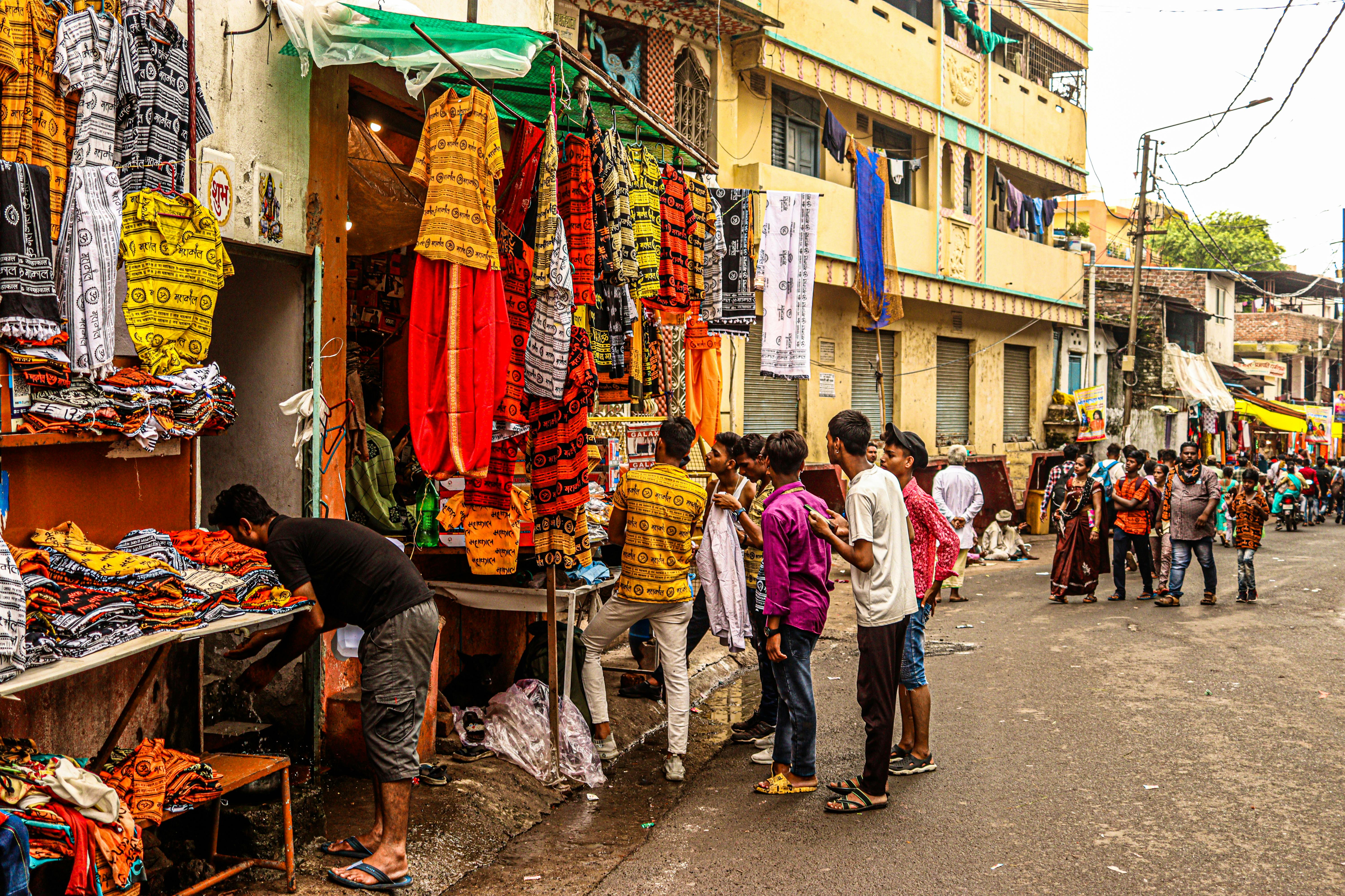 Free Outdoor Textile Market and People on Street Stock Photo