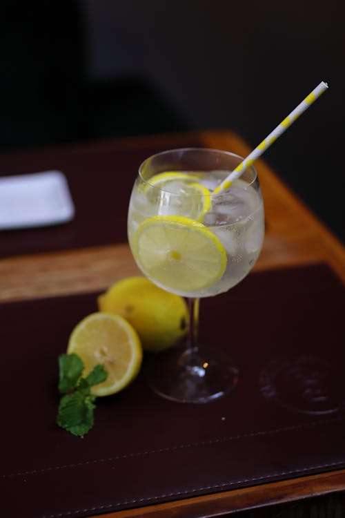 Gratis stockfoto met citron, cocktailglas, detailopname Stockfoto