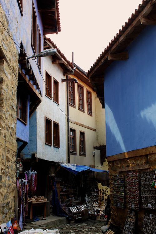 Free Explore the rustic charm of a narrow alley with stalls in Bursa, Türkiye. Stock Photo