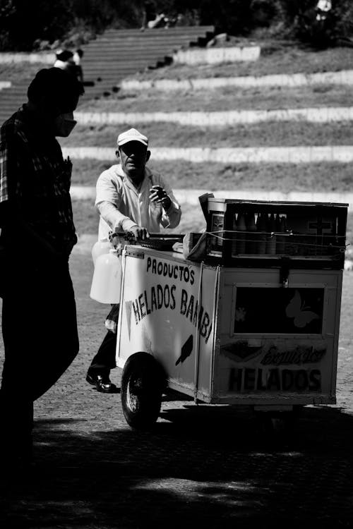 Foto profissional grátis de carrinho de sorvete, foco seletivo, homem