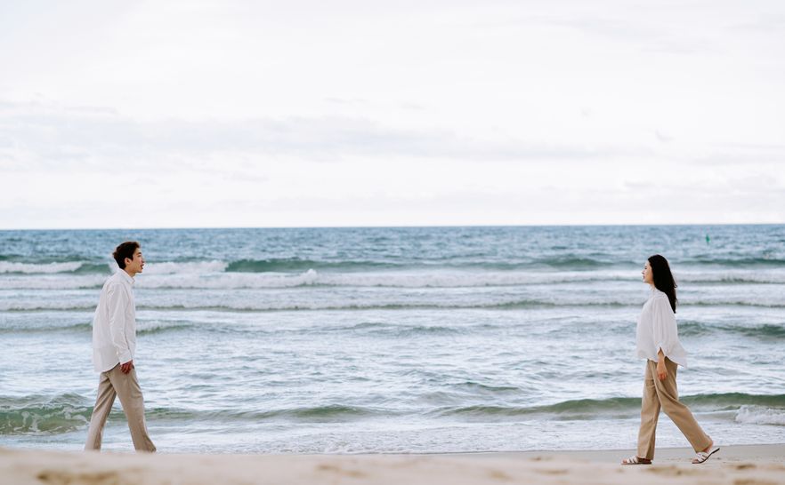 Online dating: starting a conversation on a niche platform