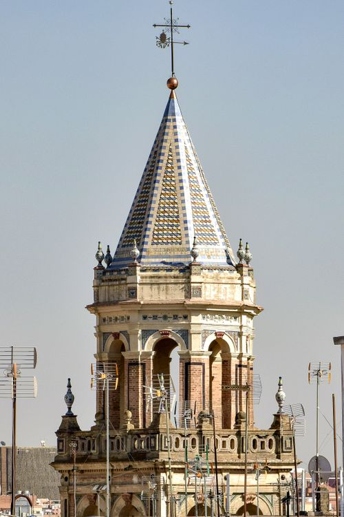 Free Elegant shot of the historic bell tower in Seville, capturing its architectural beauty. Stock Photo