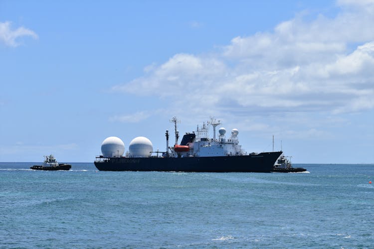 Ship With Liquefied Natural Gas Storage