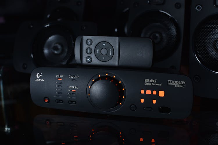 Logitech Z 906 Surround Sound Speaker System