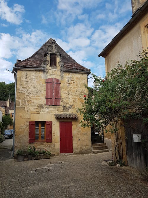 Traditional Houses in Saint-Pompon, France 