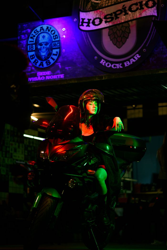 Motorcycle under night lighting, by Hebert Santos on Pexels