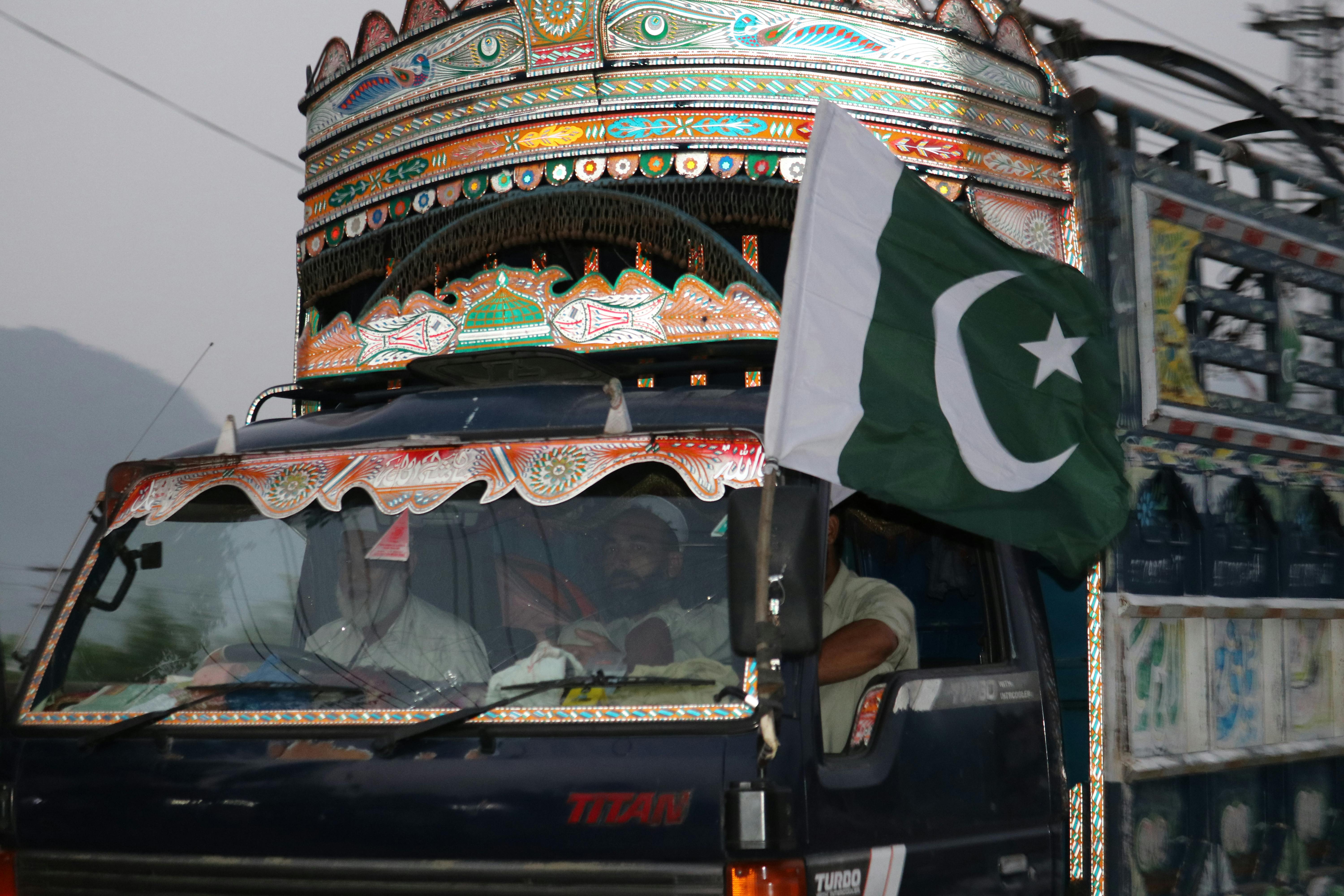 free-stock-photo-of-pakistan-pakistani-flag-pakistani-truck