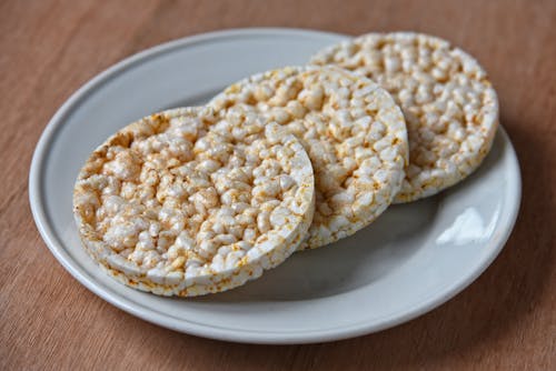 Free Photo of a Plate with Puffed Rice Cakes Stock Photo