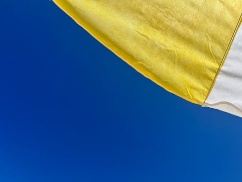 Imagine de stoc gratuită din alb și galben, cer albastru, contrast