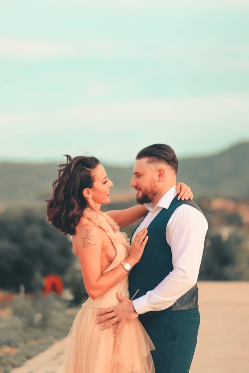 Free Couple hugging Each Other Stock Photo