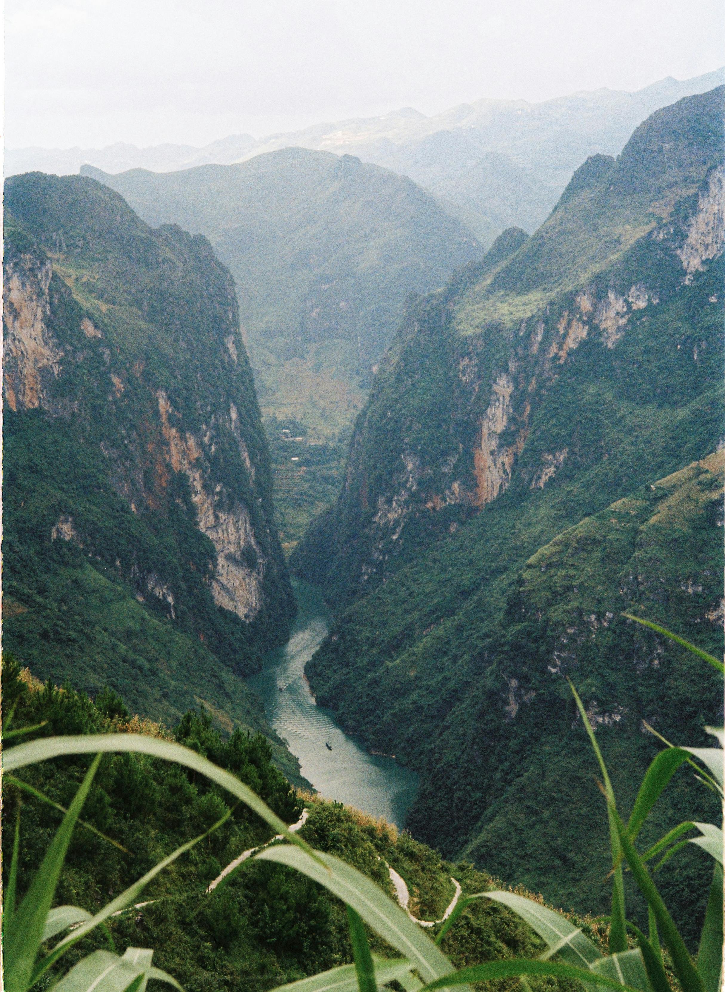 Gap Between Mountains Photos Download The BEST Free Gap Between Gap Between Mountains Photos Download The BEST Free Gap Between