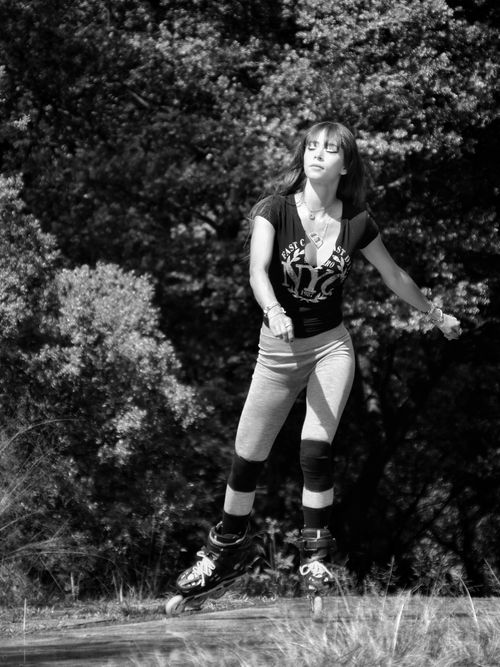 Free A woman rollerblading outdoors in a Mexico City park captured in black and white. Stock Photo