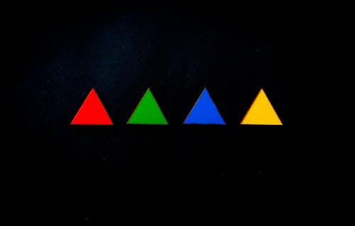 免费 四个彩色三角形 素材图片