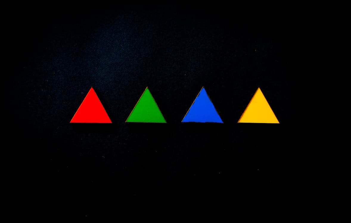 Quatre Triangles De Couleurs Assorties