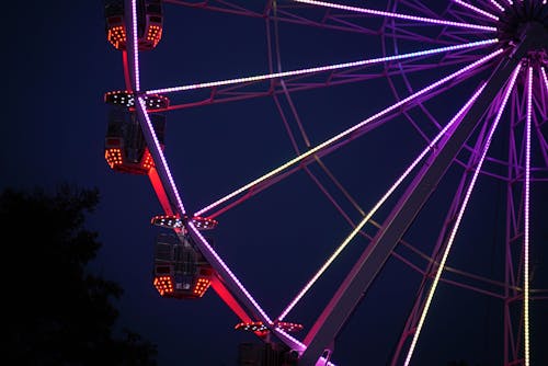 Foto profissional grátis de céu noturno, cordão de lâmpadas, Parque de diversões