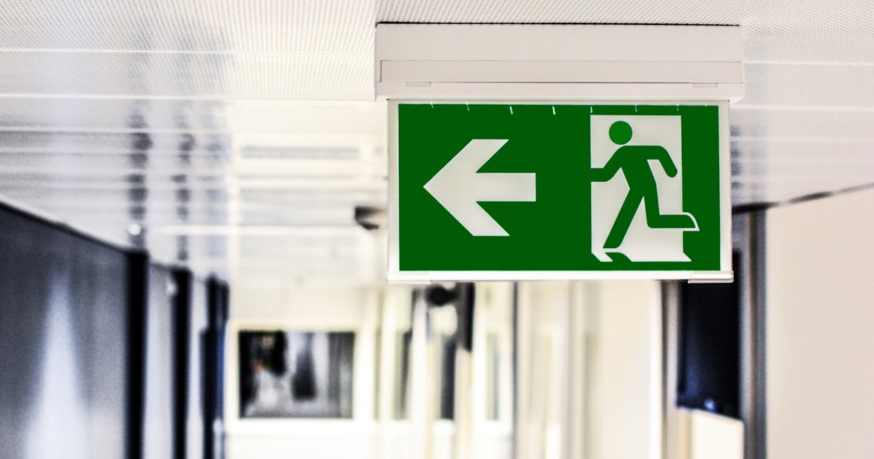 Free Green and White Male Gender Rest Room Signage Stock Photo