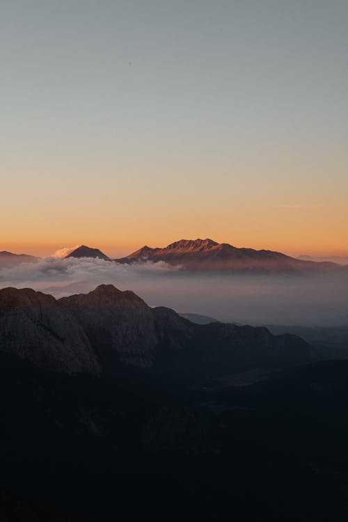 山峰, 山脈, 晴朗的天空 的 免費圖庫相片