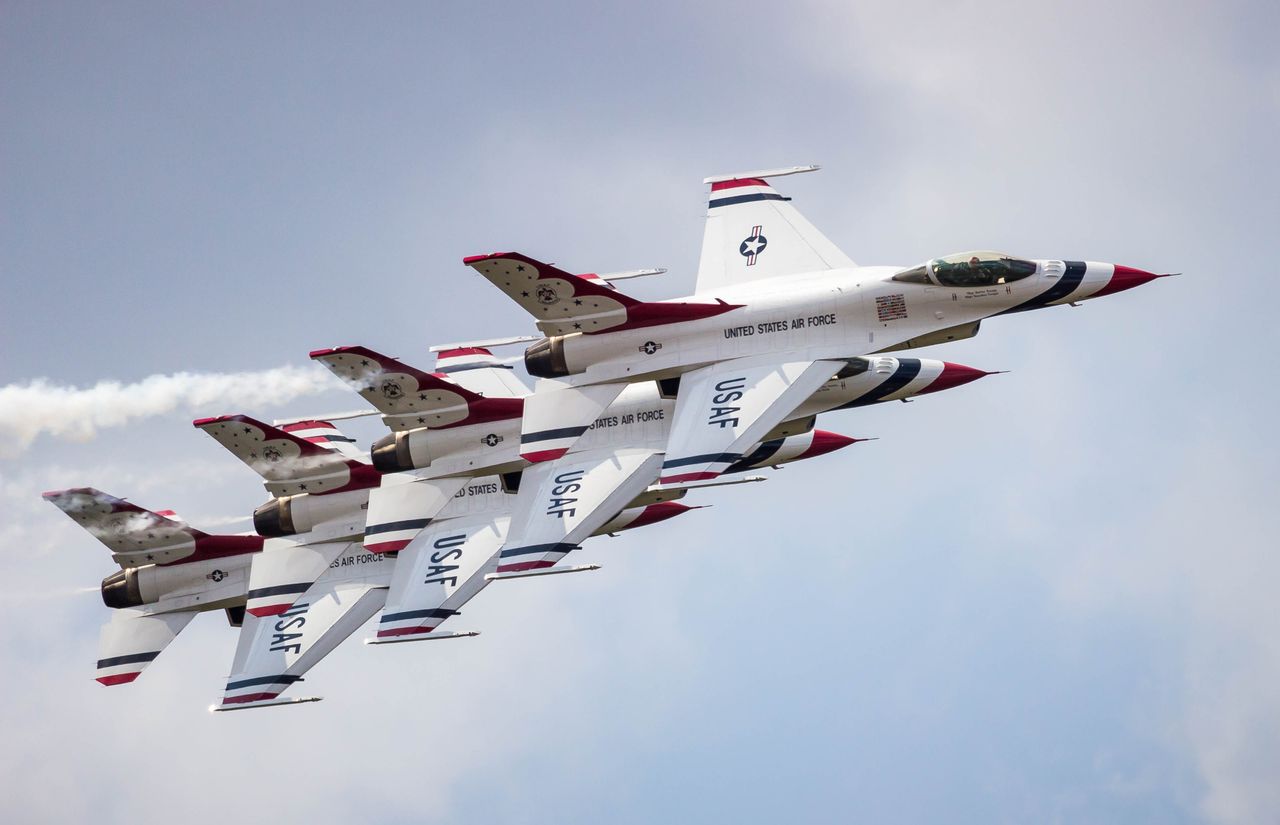 us air force fighter jets performing aerobatics in the sky demonstrati