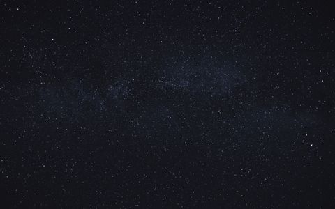 Cielo nocturno lleno de estrellas