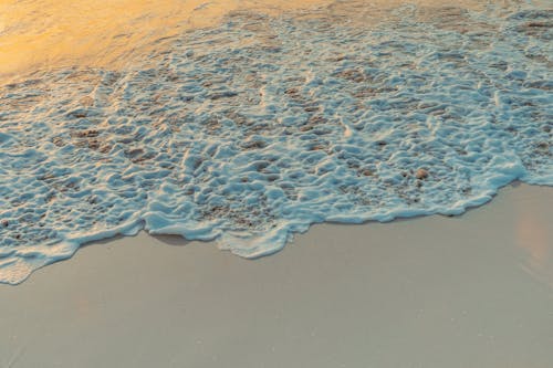 Základová fotografie zdarma na téma fotka z vysokého úhlu, mávání, mořská pěna