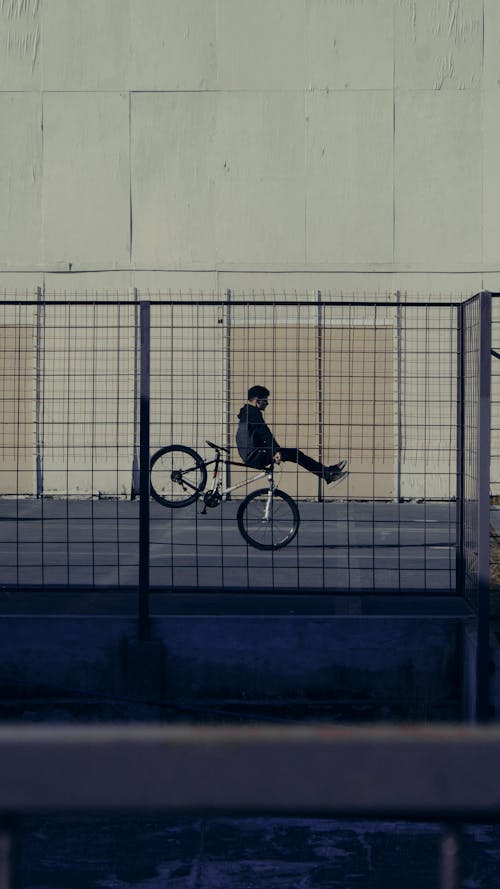 Foto d'estoc gratuïta de acrobàcies, bici, home