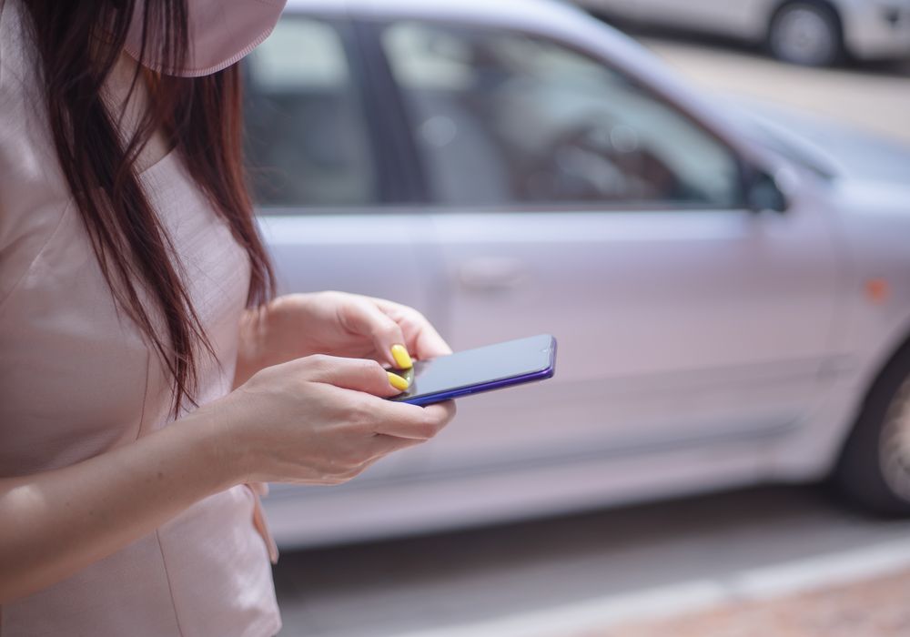 Online dating: starting a conversation on a niche platform