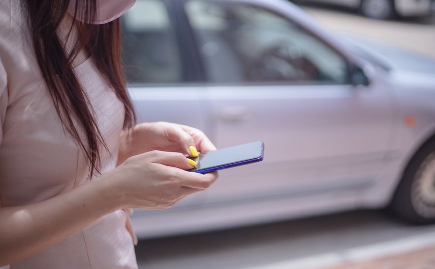 Online dating: starting a conversation on a niche platform