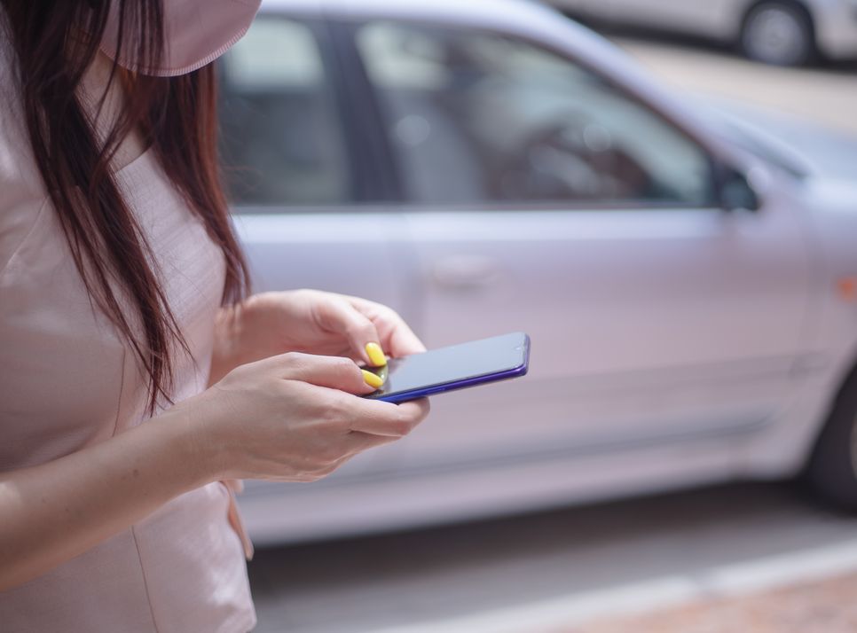Online dating: starting a conversation on a niche platform