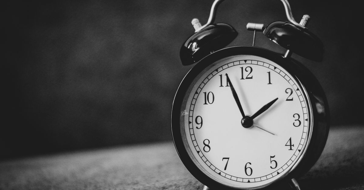 Grayscale Photo of an Alarm Clock · Free Stock Photo