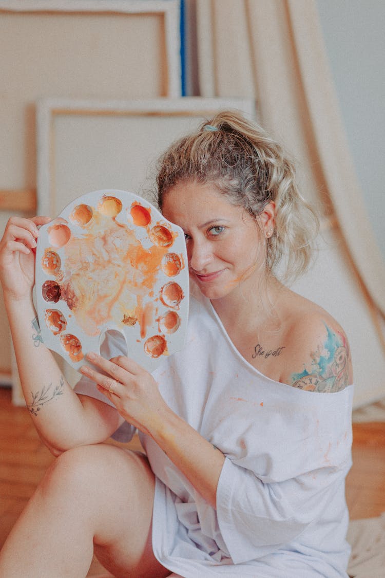 Close-up Photo Of Beautiful Woman Holding A Paint Pallet 