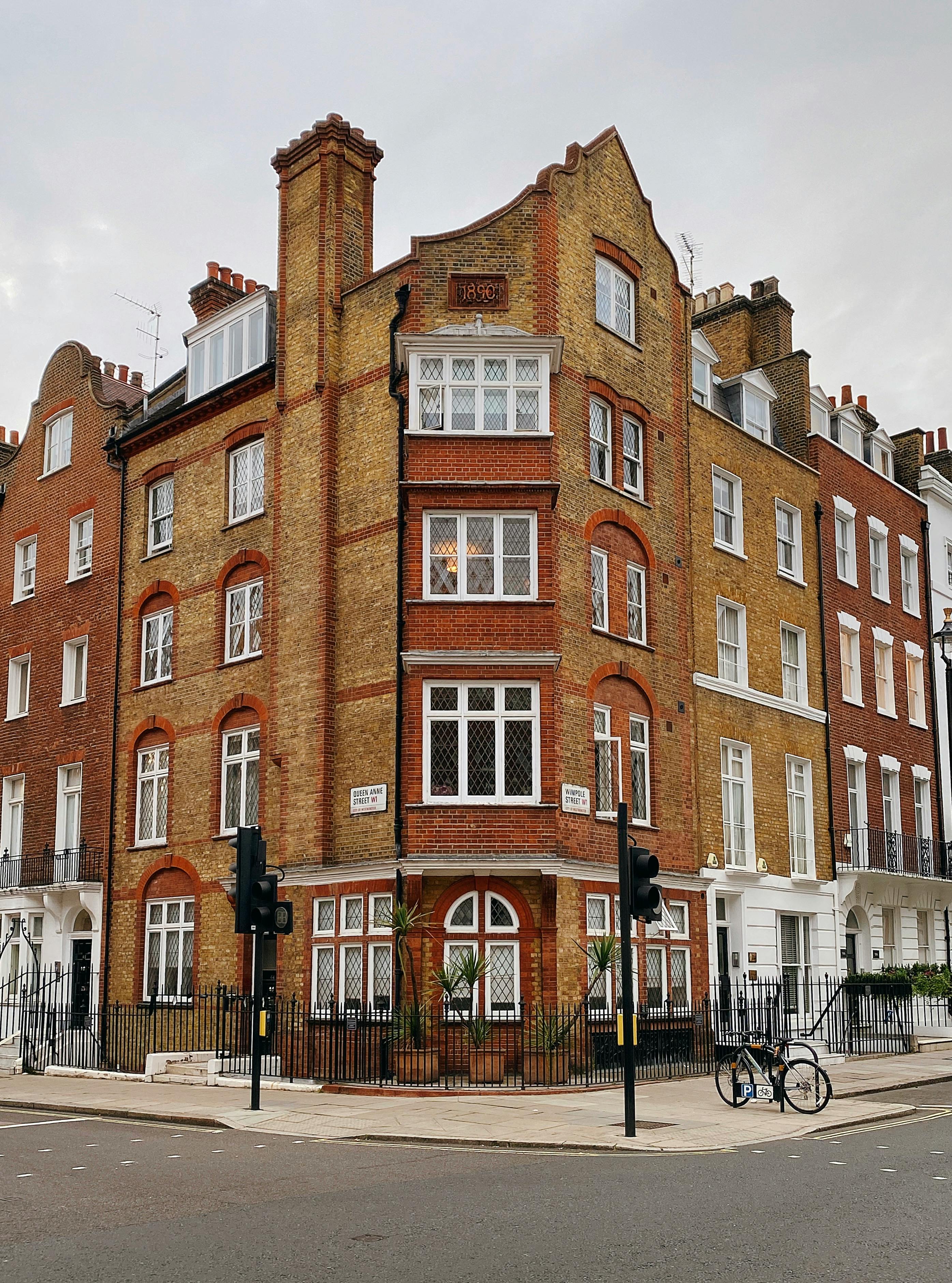 Free Charming Victorian-style brick building on a London street corner with classic architecture. Stock Photo