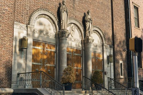 Free Detailed view of church entrance with sculptures, highlighting architectural artistry. Stock Photo