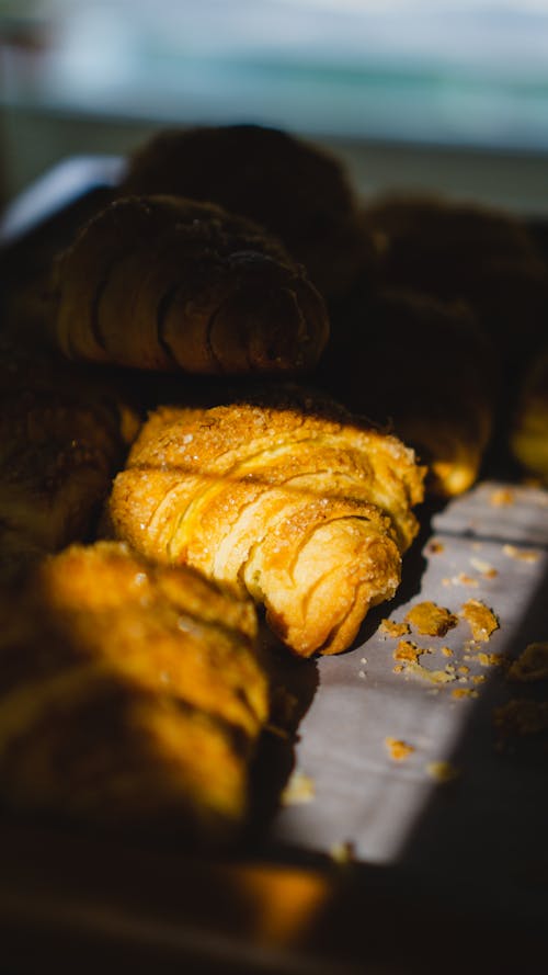 Foto profissional grátis de alimento, assados, croissant