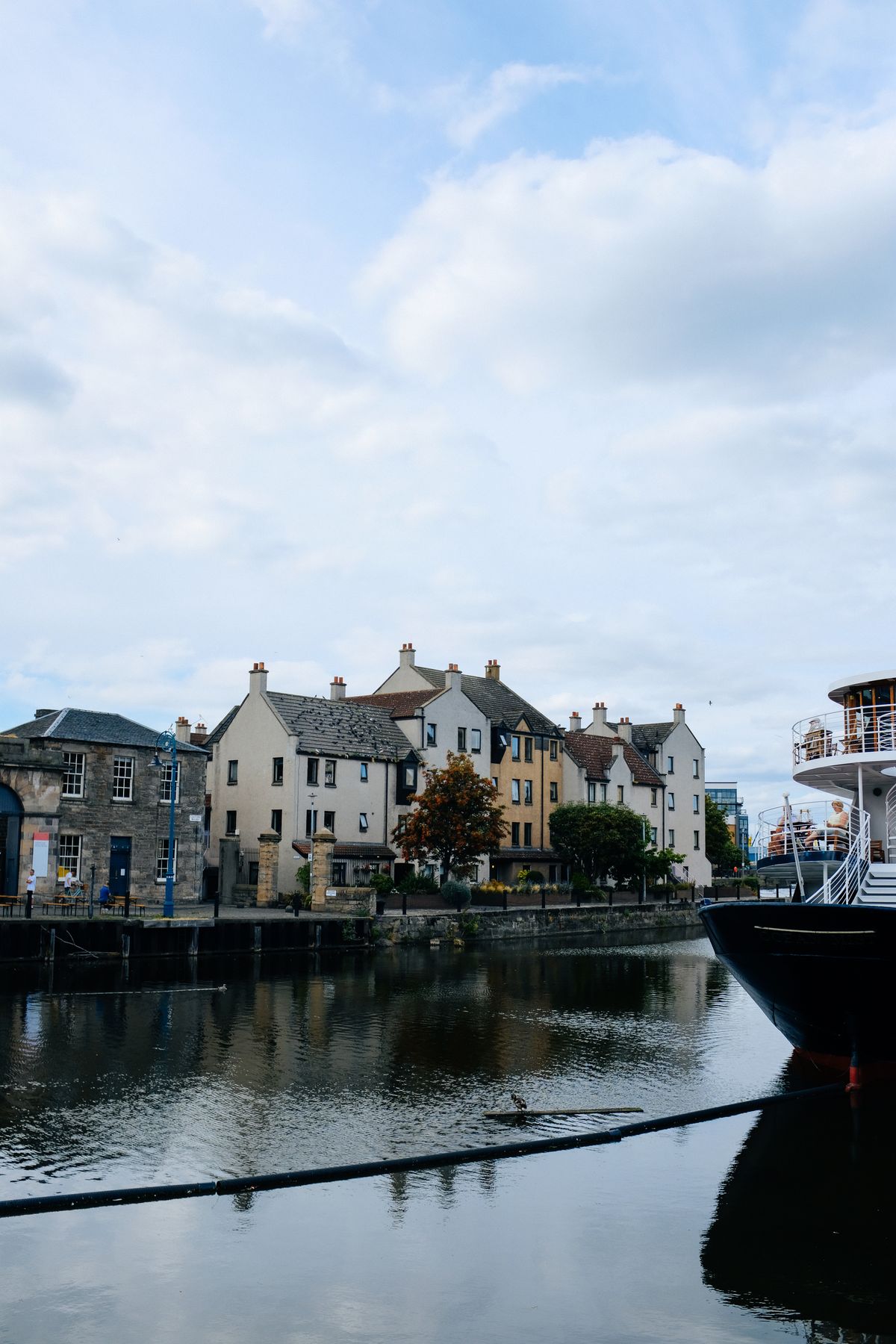 Edinburgh - iahtul regal Britannia ancorat în portul Leith