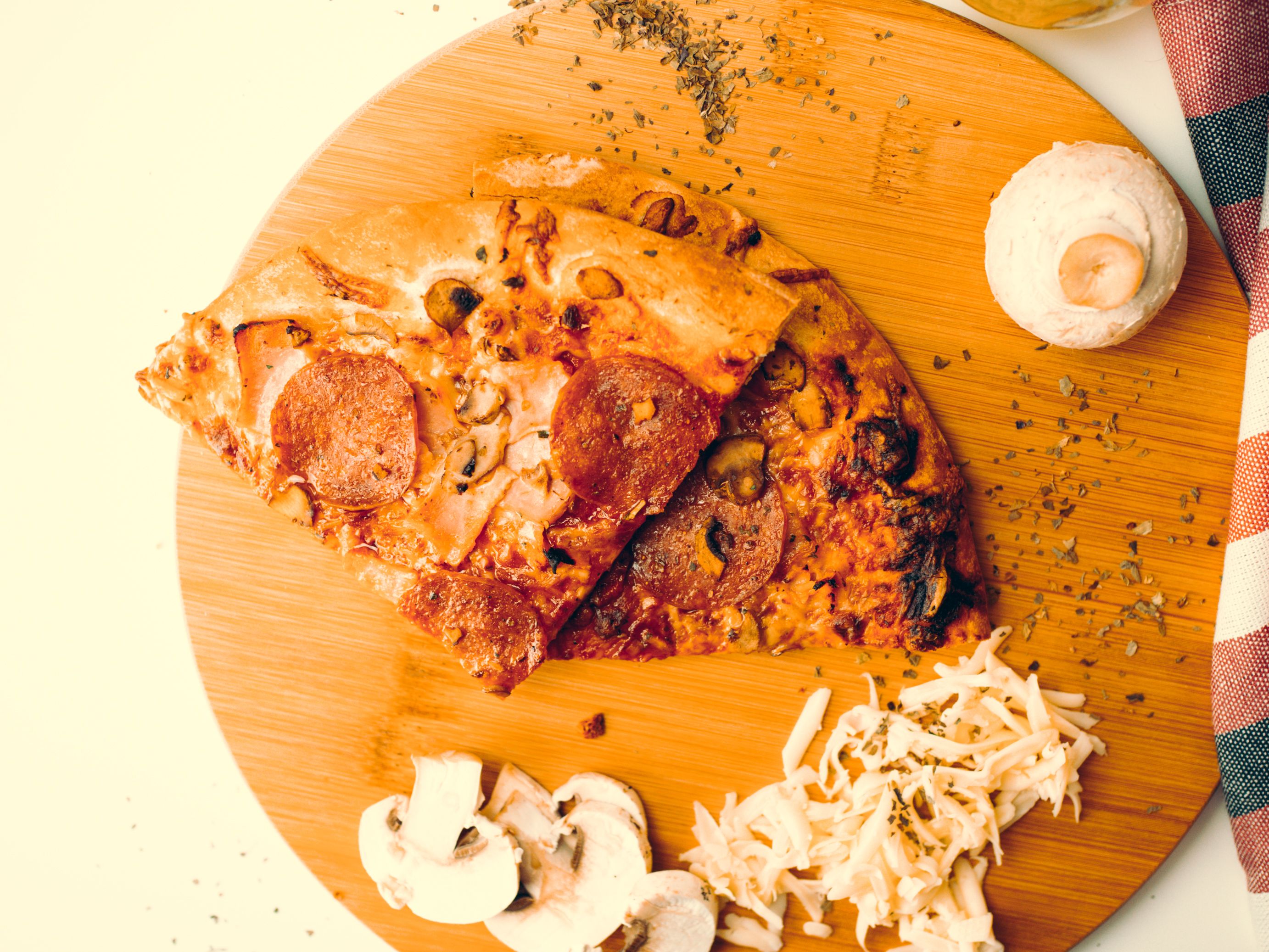 10-Min Cheesy Pita Pizza