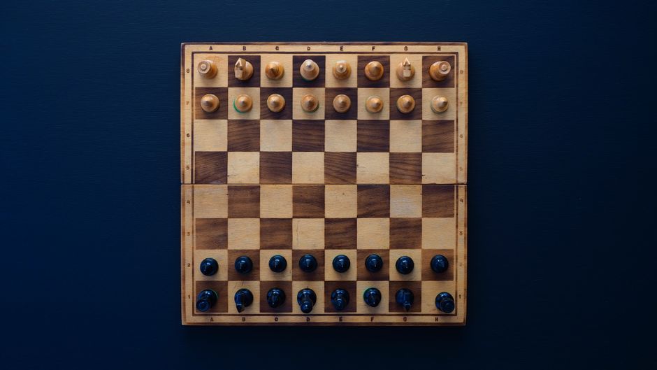 chess pieces logical sequence board
