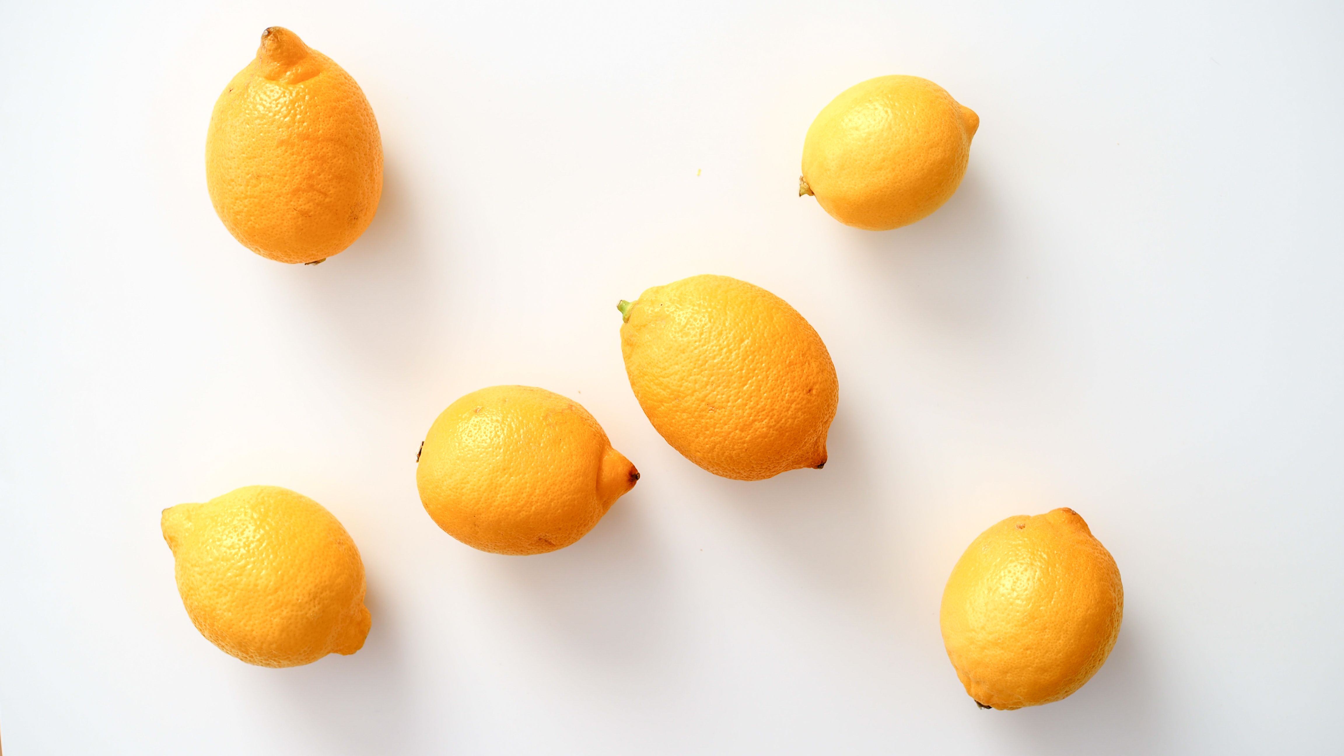 Close-Up Shot of Fresh Lemons · Free Stock Photo