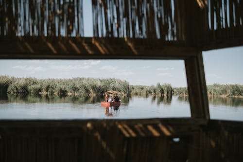 Foto d'estoc gratuïta de barca, cos d'aigua, embarcació d'aigua
